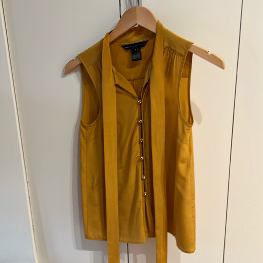 Marc Jacobs Size 0 sleeveless blouse with tie and gold buttons